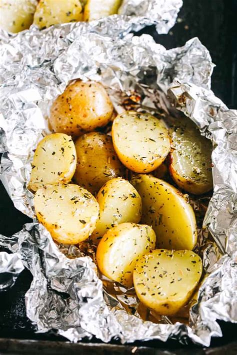 how long to cook potatoes in foil on gas grill